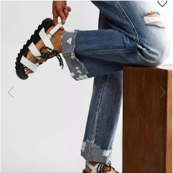 Sorel Roaming Lace Leather Sandals in Whitw & Black, sz 10 - Picture 1 of 5